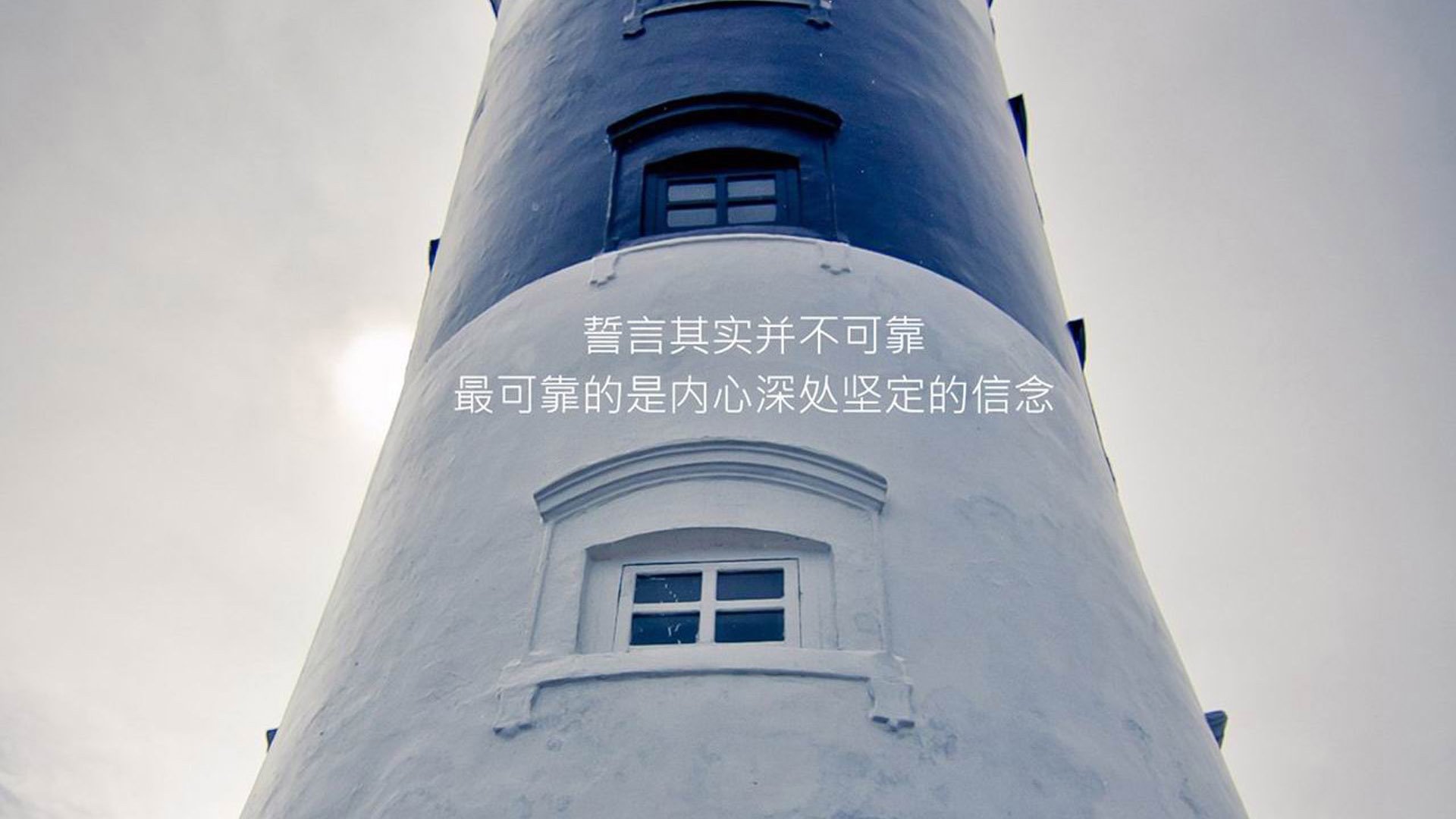 教练组赛后复盘分析对手战术特点为下一场做准备，教练下场比赛